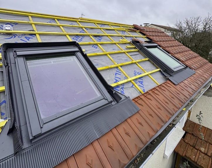 installation de toiture avec velux
